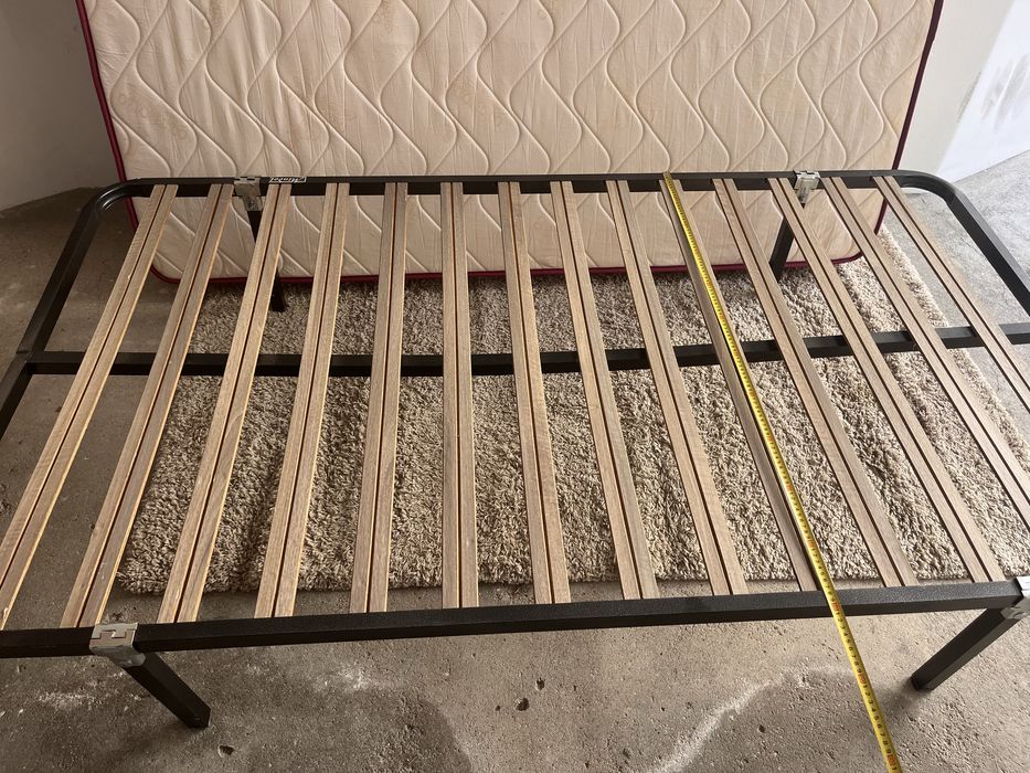 Cama: estrado + colchao