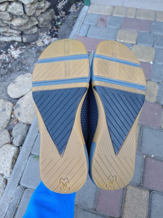 Кроссовки Under armour 43,5  / 44