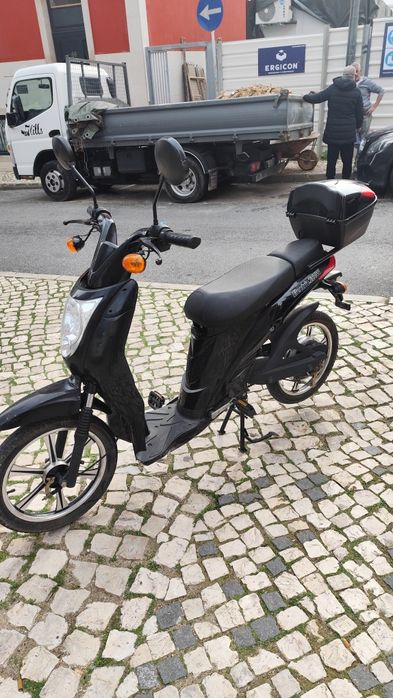 Trotinetes elétricas com pedais