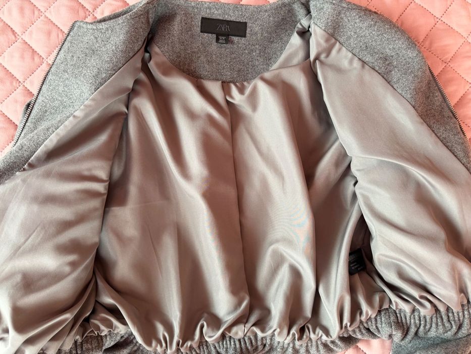 Новий бомбер Zara