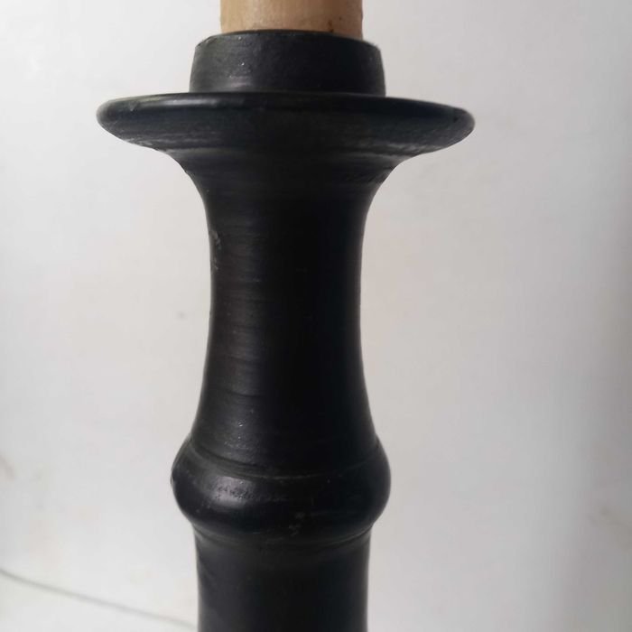 Castiçal em barro preto