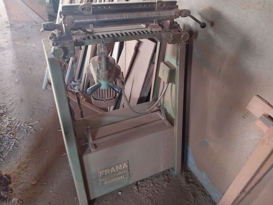 Maquina de fazer  malhetes. Marca Frama