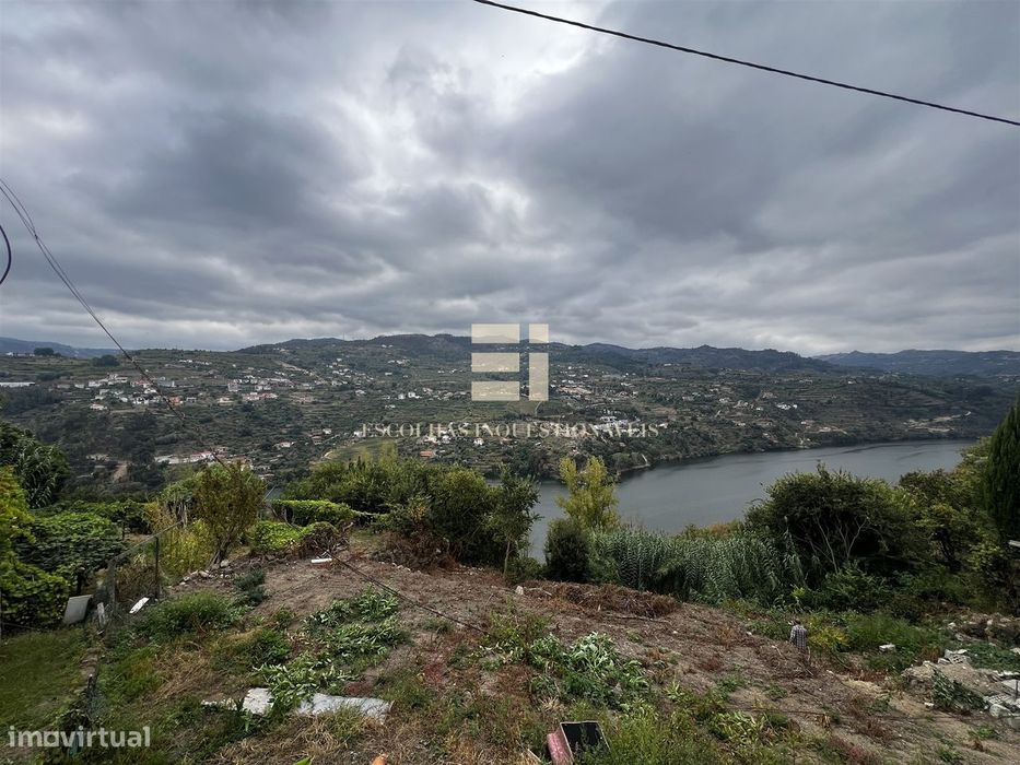 Moradia para restaurar com vista Rio Douro