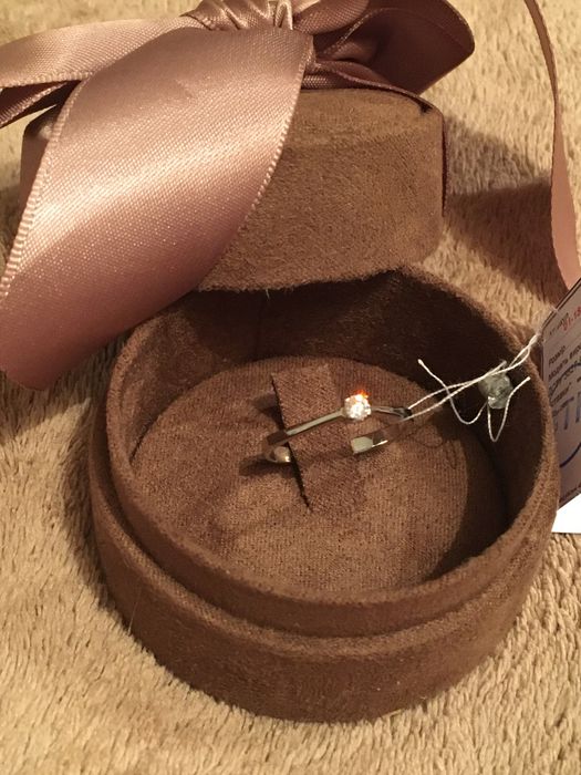 Золотое кольцо в белом золоте 17,5 размера.