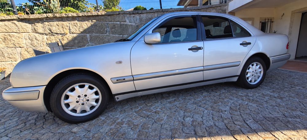 Mercedes E220 Diesel  1996