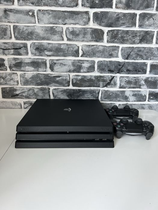 Ps4 Pro 1 tb - 21 игра, 2 джойстика