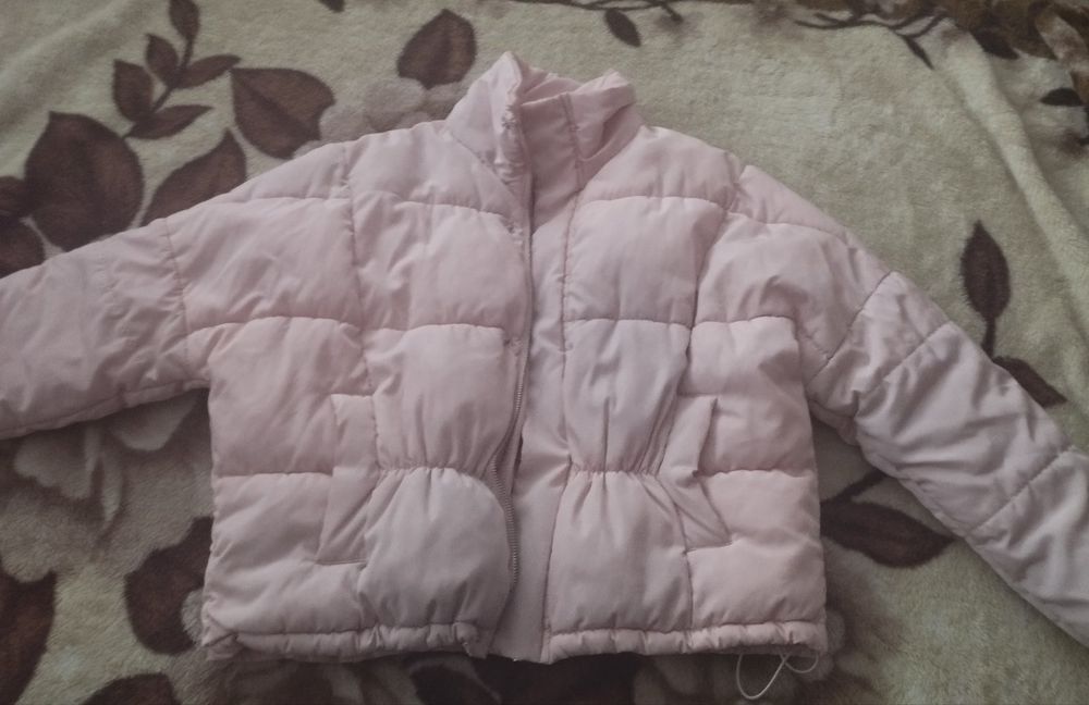 Рожева куртка. Для дівчаток 13-14 років дуже тепла зручна