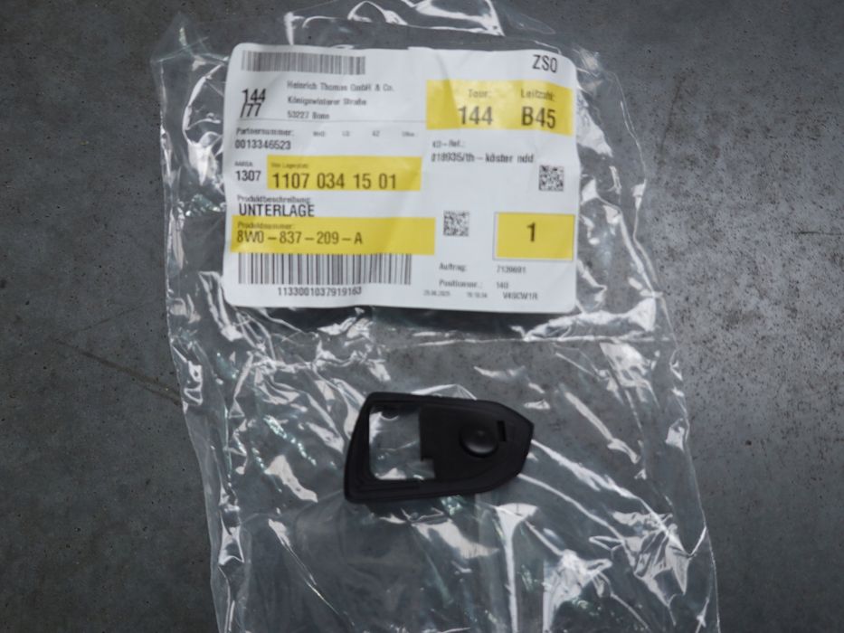 audi a4 a5 b9 podkładka pod klamke lewy przód nowy oryginał