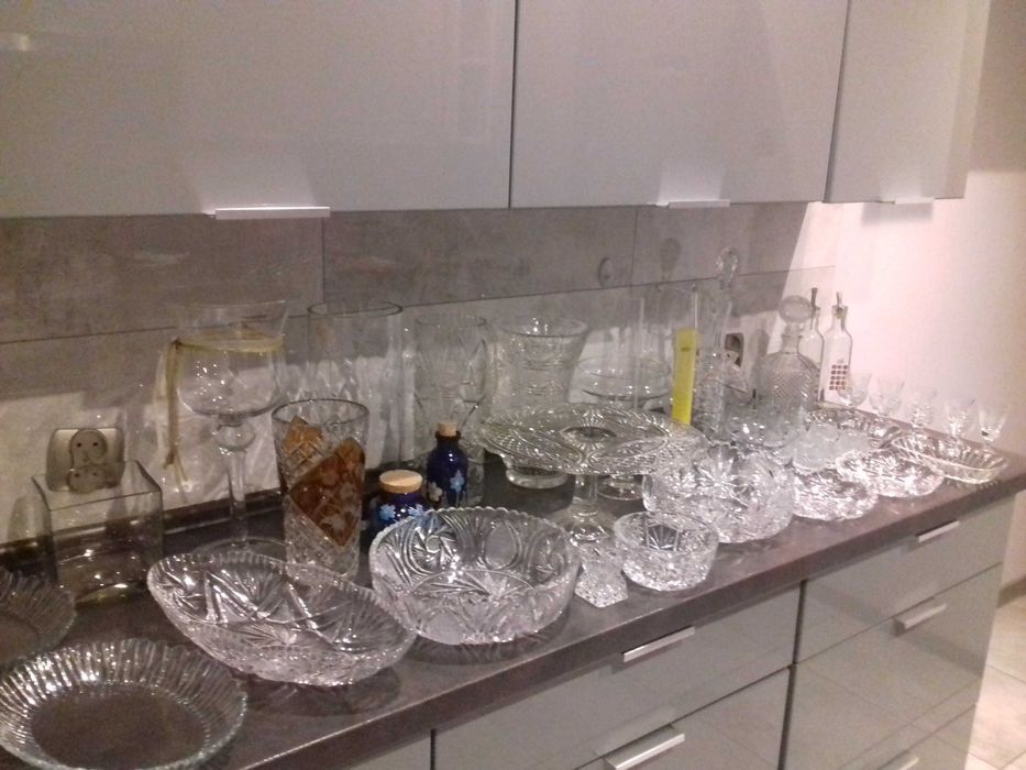 Komplet kryszłałów PRL, naczyń szklanych i naczyń dekoracyjnych - 53 elementy
