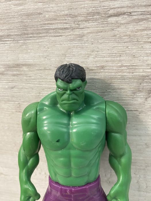 Figurka zielonego hulka