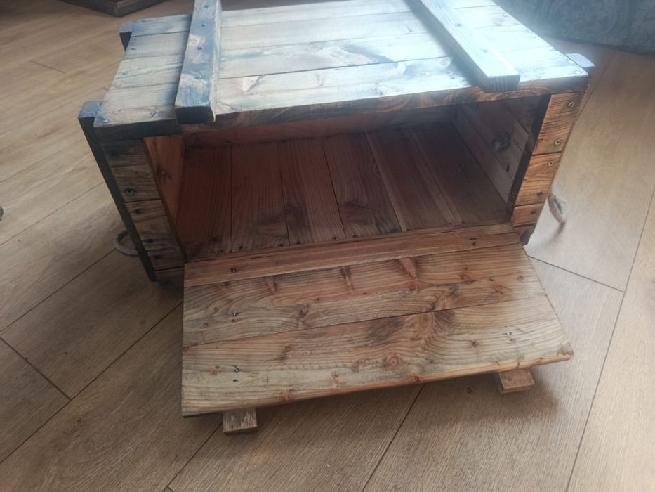 Skrzynia w stylu militarnym