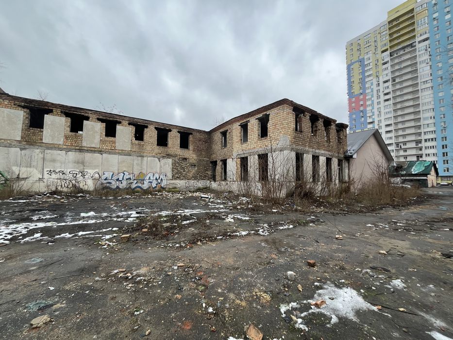Продаж комплексу нежитлових приміщень 1709м2