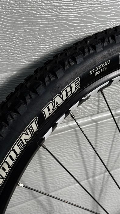 Par de rodas BTT 27,5” com pneus Maxxis