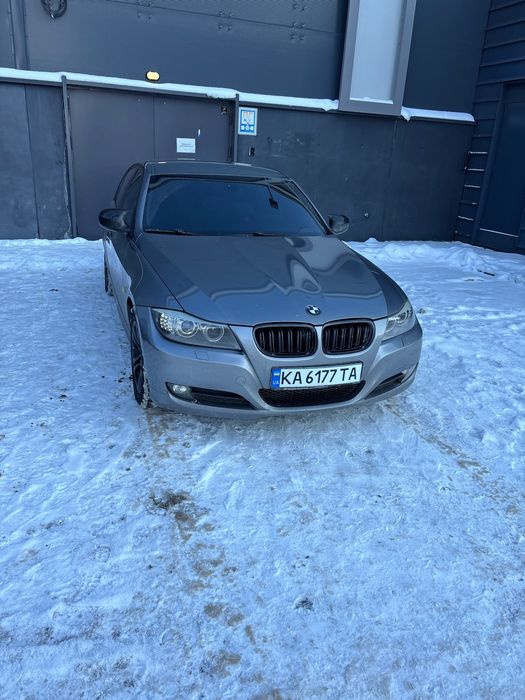 BMW 320i 2010 офіційна