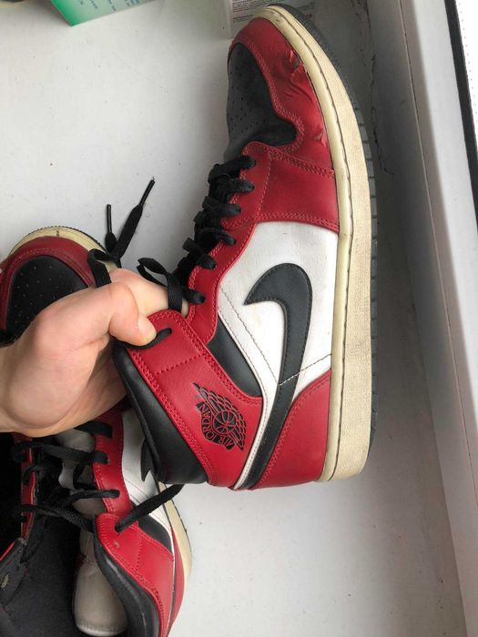 Air Jordan 1 Mid Chicago Black Toe
