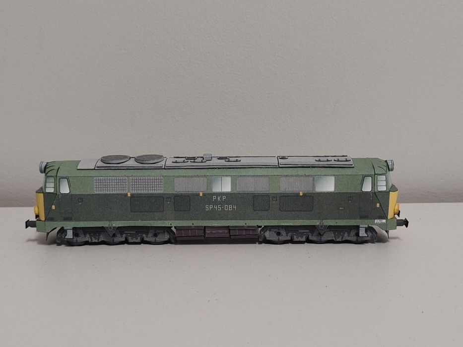 Sp45 - 084 z zółtym przodem  lokomotywa towarowa Model kartonowy zabaw