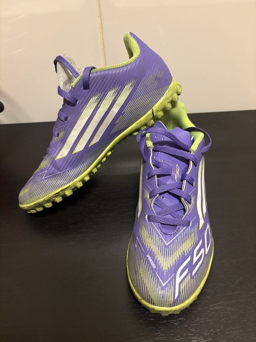 Vendo chuteiras adidas em bom estado unissexo