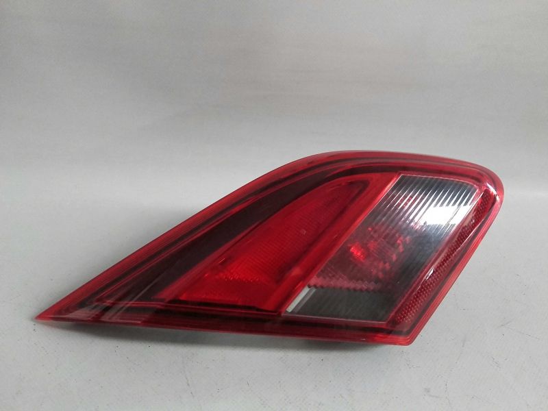 Farolim da mala esquerdo OPEL Corsa E
