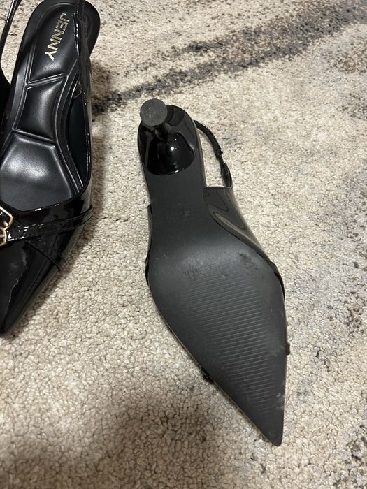 Czarne czółenka ze złotymi elementami JENNY