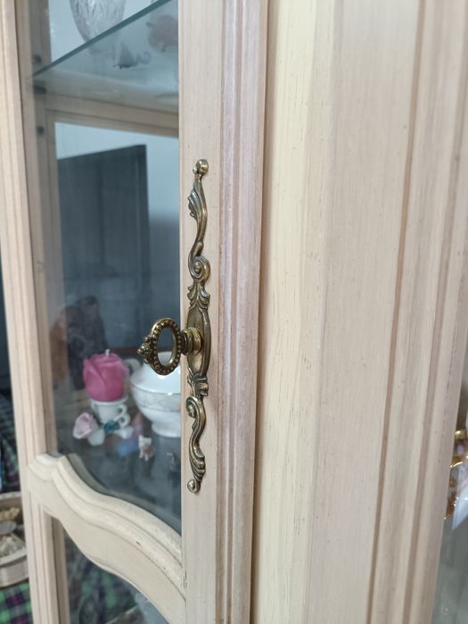 Вітрина / сервант з підсвіткою