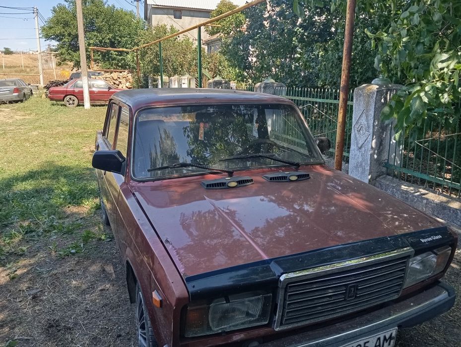Автомобиль ваз 2107