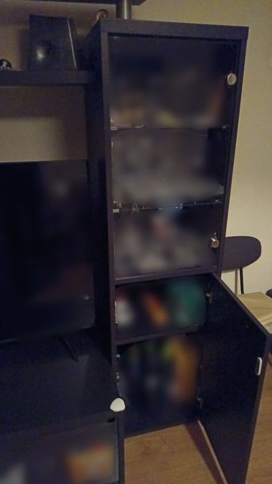 Móvel tv preto com prateleiras