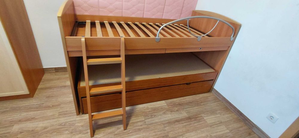Cama beliche + roupeiros + secretarias em madeira maciça