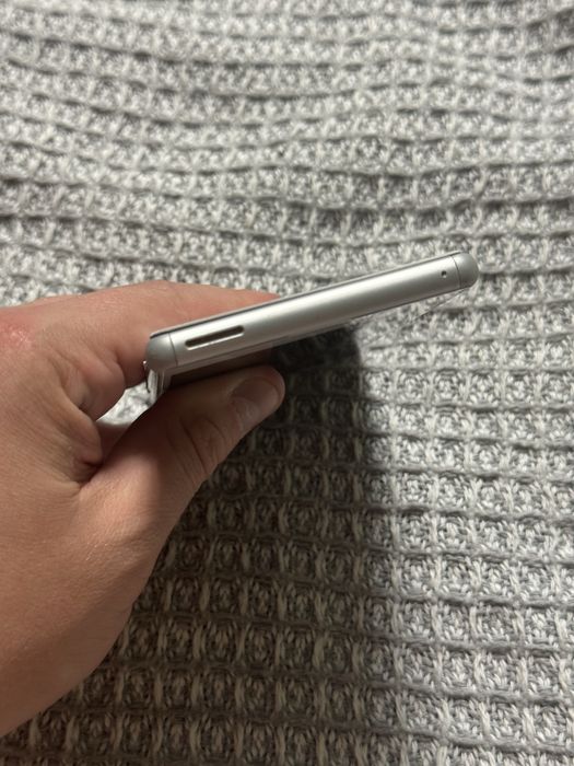 Телефон Sony Xperia E2303