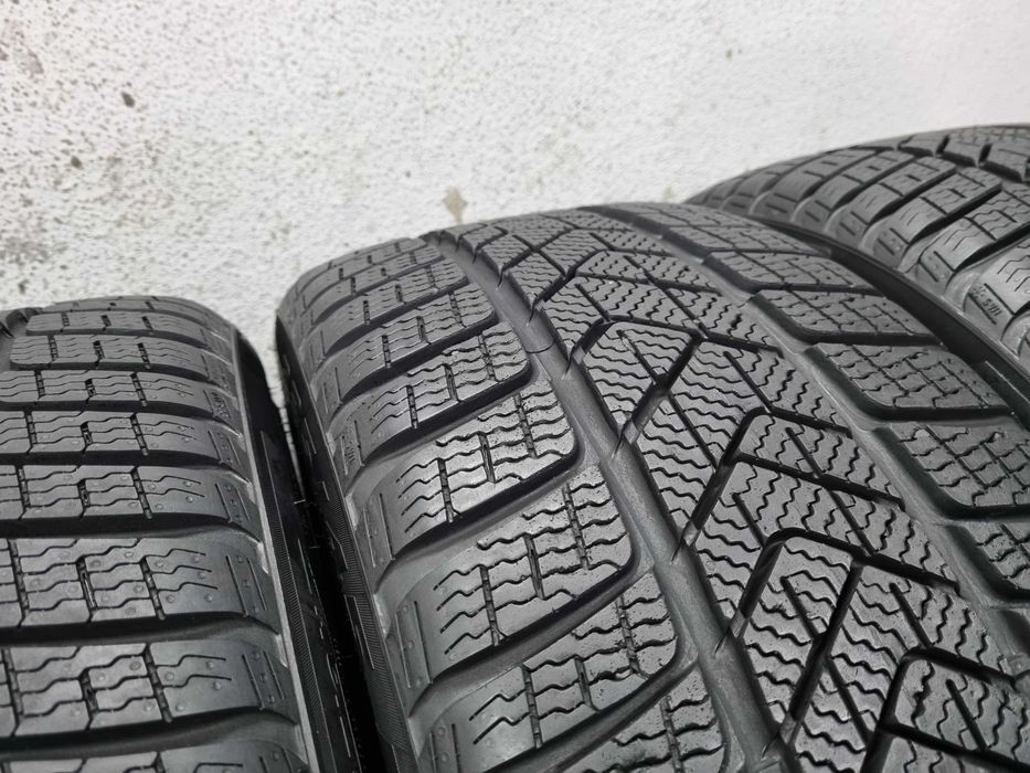 235/45/18 98V Pirelli Winter Sotto Zero 3 TO ELEC-T KOMPLET