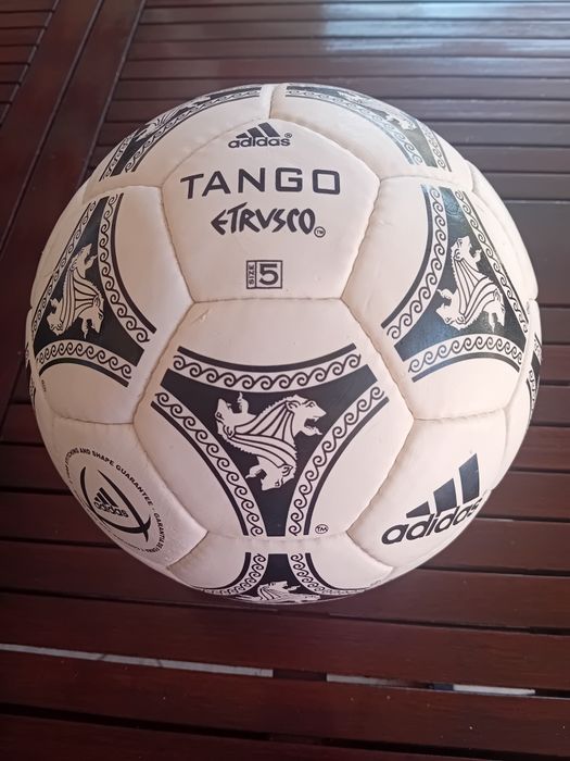Bola adidas Tango Etrusco, nova a estrear.