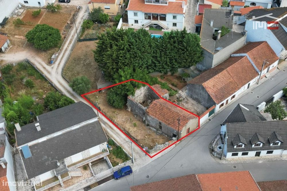 Barracão e terreno com possibilidade de transformação para Habitação