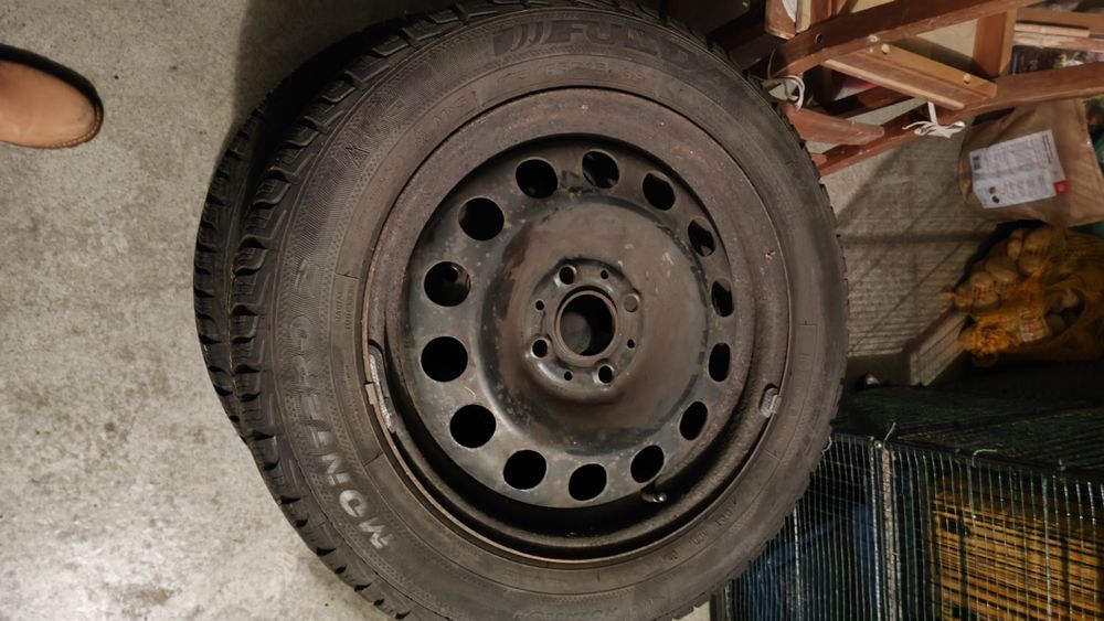 Koła na felgach stalowych 4 śruby 4x100 mm opony zimowe 175/65 R15
