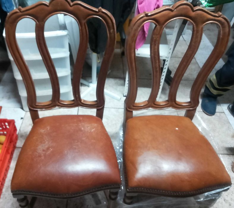 Conjunto mesa e cadeiras