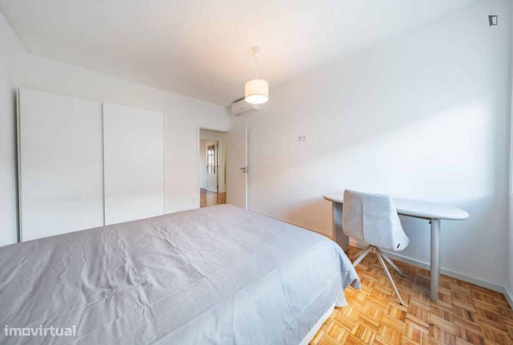 Quarto - localizado em Guimaraes