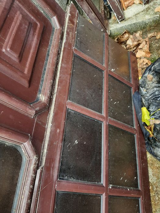 Porta de alumínio com vitral