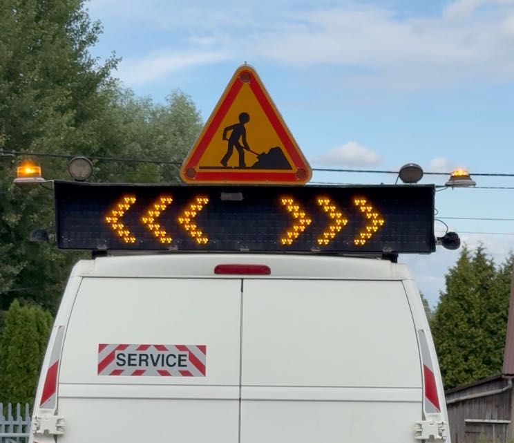 Panel Komunikatów Drogowych Wyświetlacz na auto malowanie pasów tablica LED
