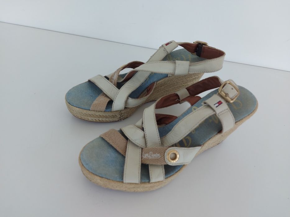 Buty sandały skórzane na koturnie Tommy Hilfiger w rozmiarze 38