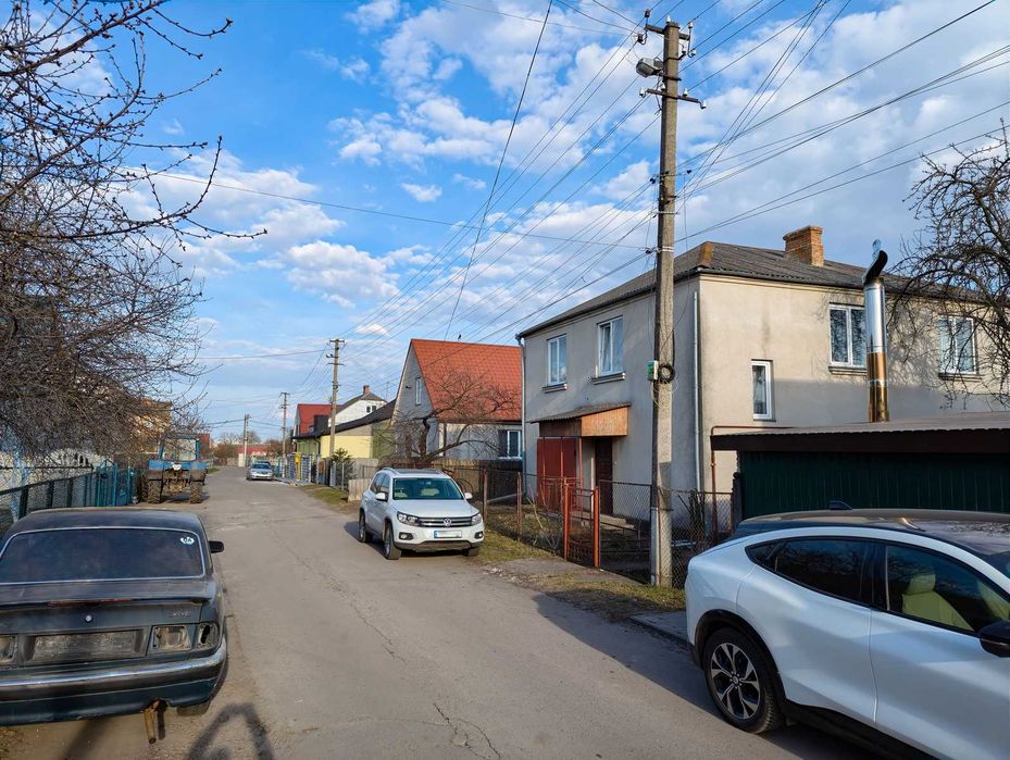Цегляний будинок у Рівному, район Тинне
