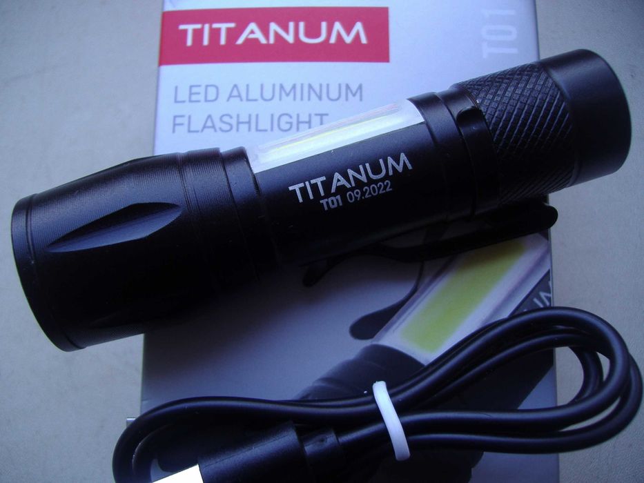 Светодиодный LED фонарик аккумуляторный (светильник) новый