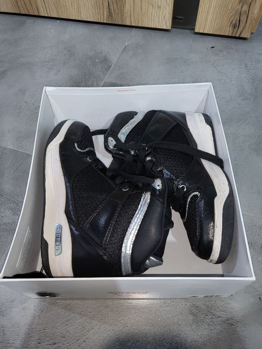 GUESS ORYGINALNE damskie za kostkę  sneakersy rozm.38 czarne stan bdb