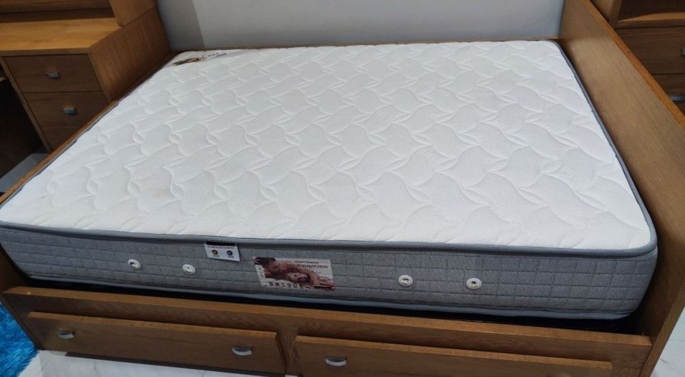 Estúdio com cama de casal
