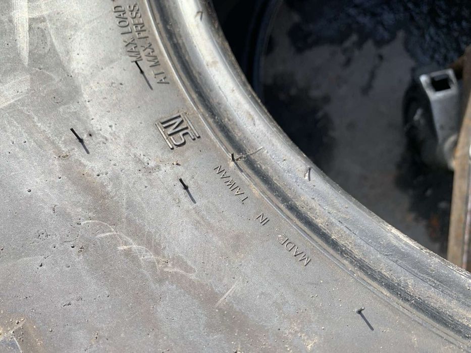 Шини  35*12.50R15LT екв розміру 315/70/17 Maxxis 16мм