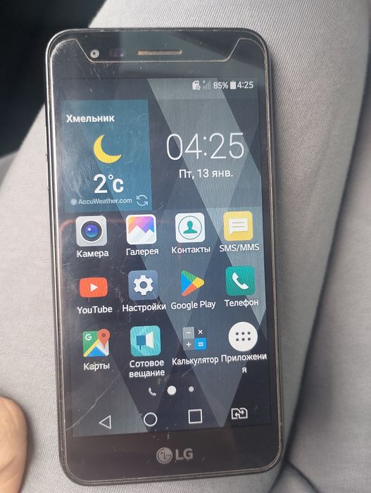 Lg сенсорний телефон  ..