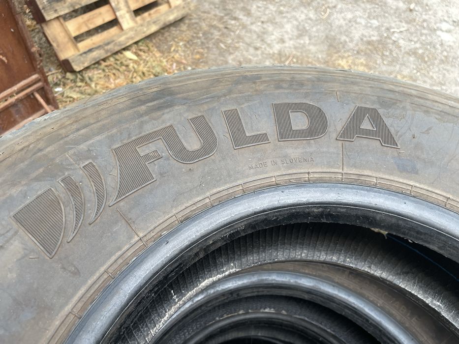 Pneus 9.5r17.5 para camião 4 usados + 2 quase novos.