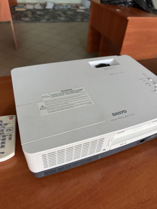 Projektor sanyo stan idealny
