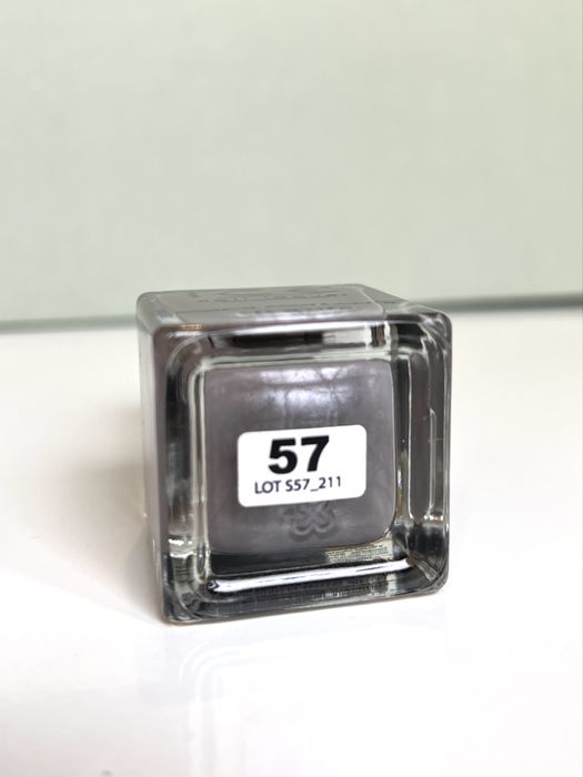 Verniz de unhas cinza escuro