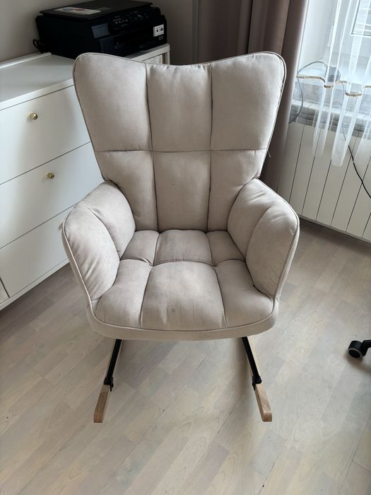 Fotel bujany bezowy