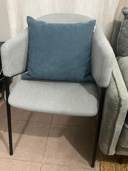 sofá + duas poltronas com 4 almofadas