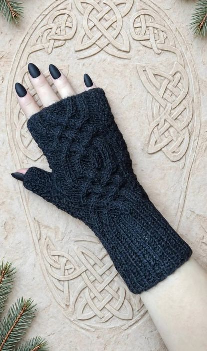 Mitenki „Celtycki Aksamit" czarne merino warkocz handmade unisex