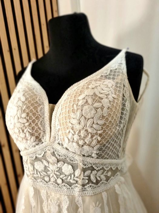 Suknia ślubna mari-lill ariel wycięte plecy literka a boho